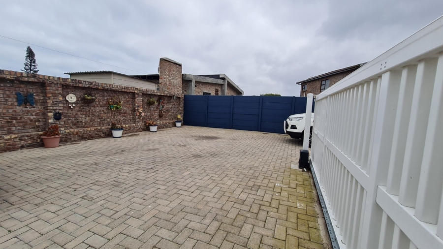 6 Bedroom Property for Sale in Dana Bay Western Cape